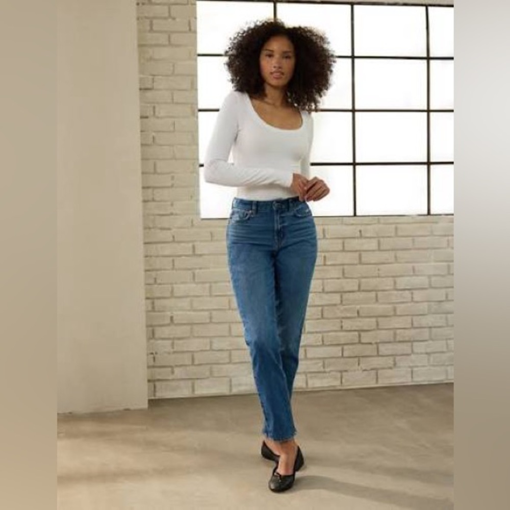 AE Outfitters Curvy Mom Jeans - size 2